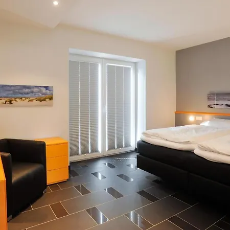 Apartment Haus Schuetzenstrasse Whg 1 *